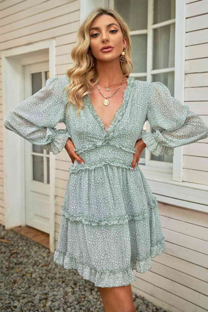 Robe fleurie à manches volantées et à volants