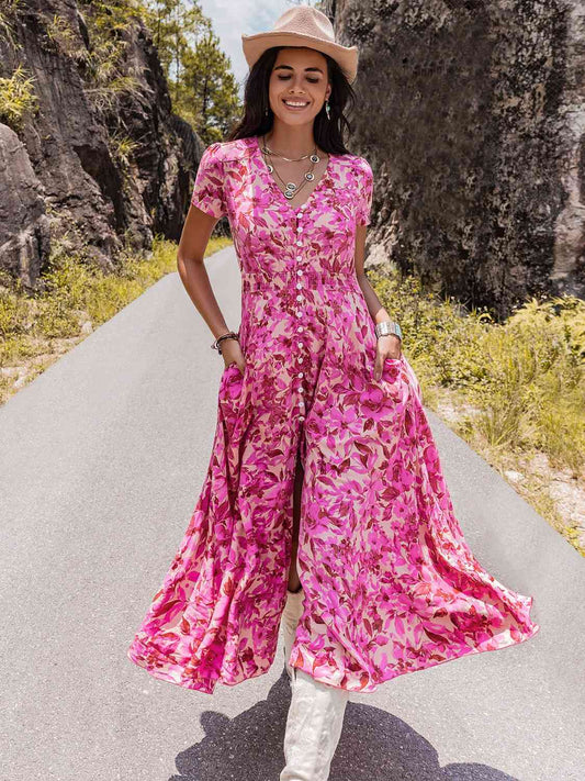 Vestido floral con abertura y cuello en V