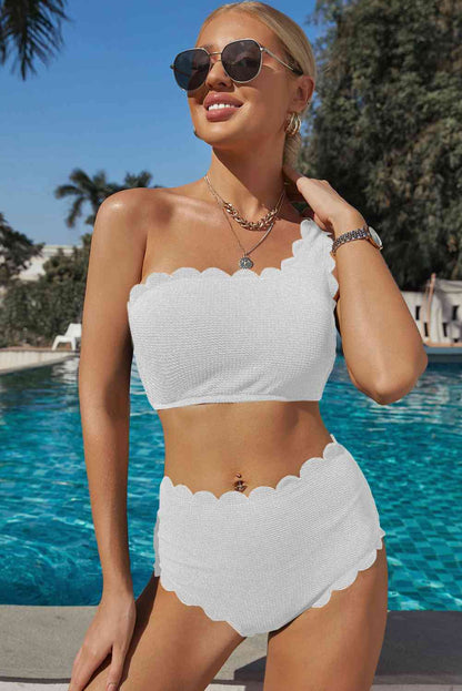 Ensemble de bikini asymétrique à bordure festonnée