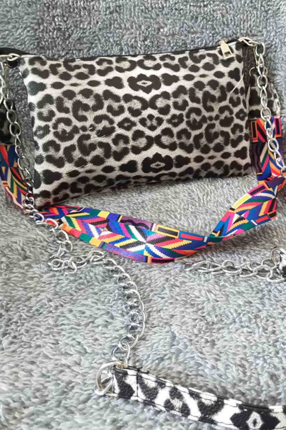 Sac à bandoulière clouté en cuir PU adoré