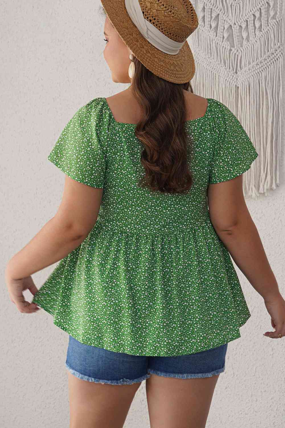 Blusa peplum con mangas acampanadas y estampado floral de florecitas