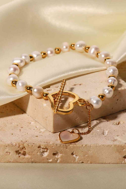 Pulsera con dije de corazón y perlas de agua dulce