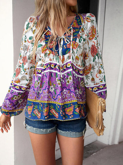 Blusa floral con mangas abullonadas y cuello anudado