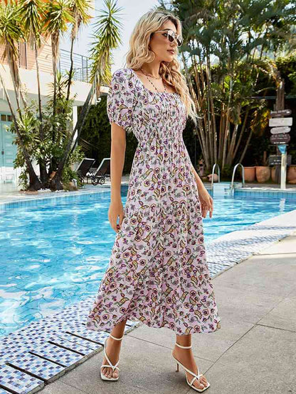 Vestido midi estampado con cuello cuadrado y manga corta