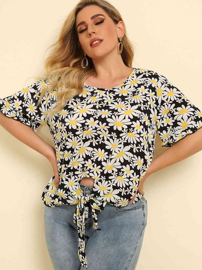 Blusa floral con cuello redondo y dobladillo anudado de talla grande