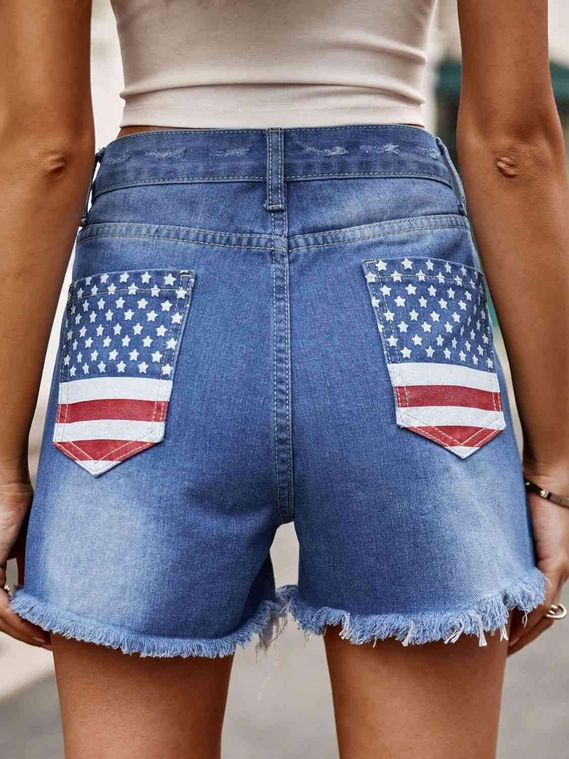 Shorts vaqueros con dobladillo sin rematar y bolsillos