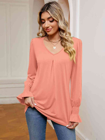 Blusa con cuello en V y mangas con volantes