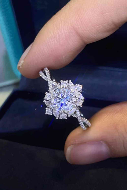 Anillo floral entrecruzado de moissanita de 2 quilates