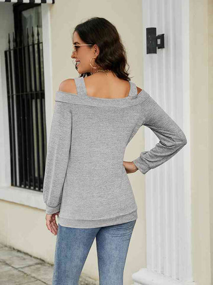 Blusa con cuello cuadrado y hombros descubiertos