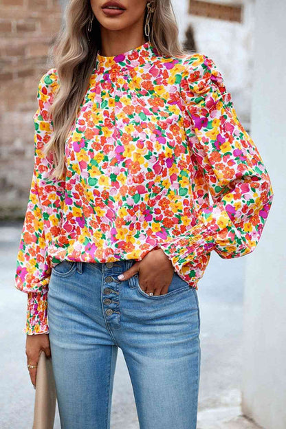 Blouse smockée imprimée à manches bouffantes