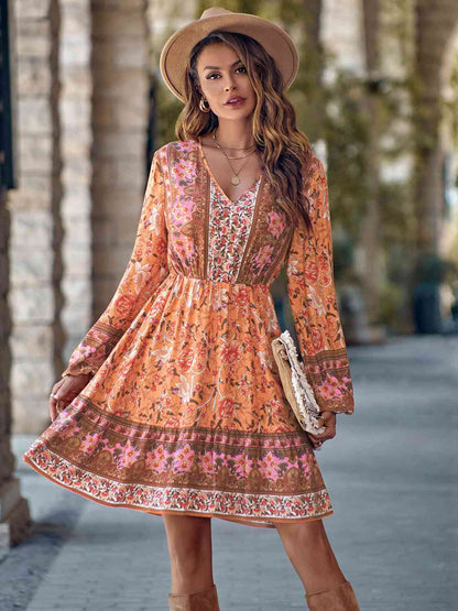 Vestido bohemio de manga larga con cuello en V