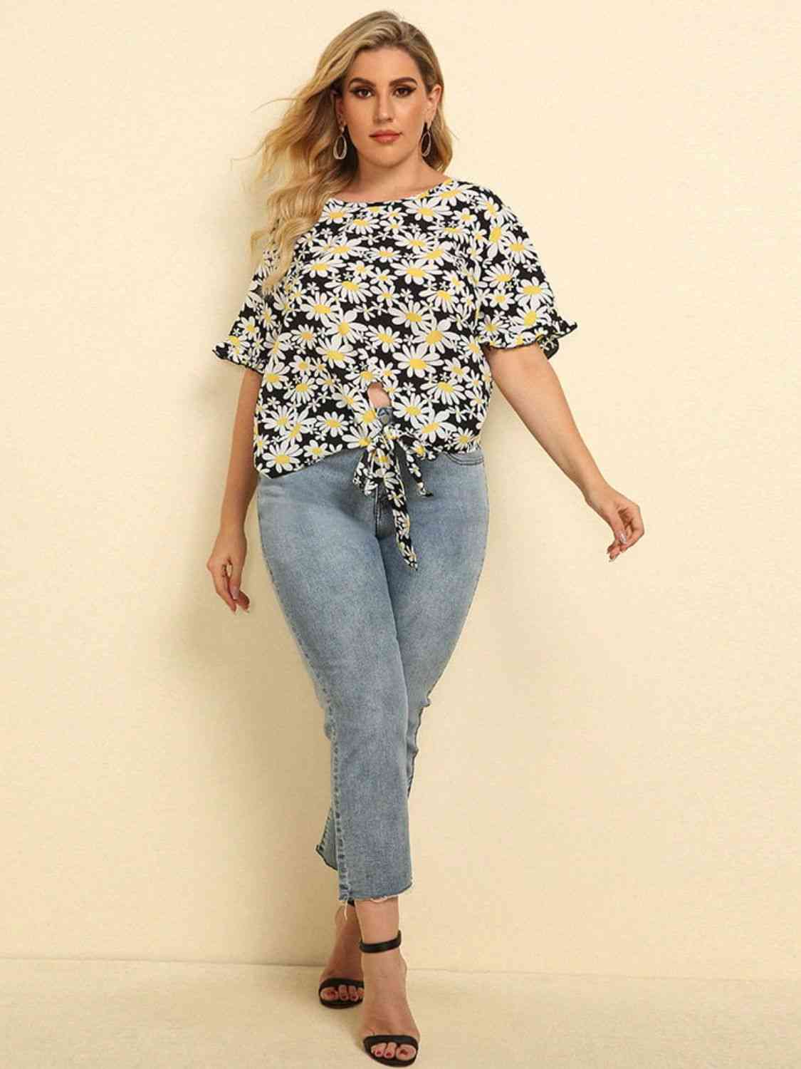 Blusa floral con cuello redondo y dobladillo anudado de talla grande