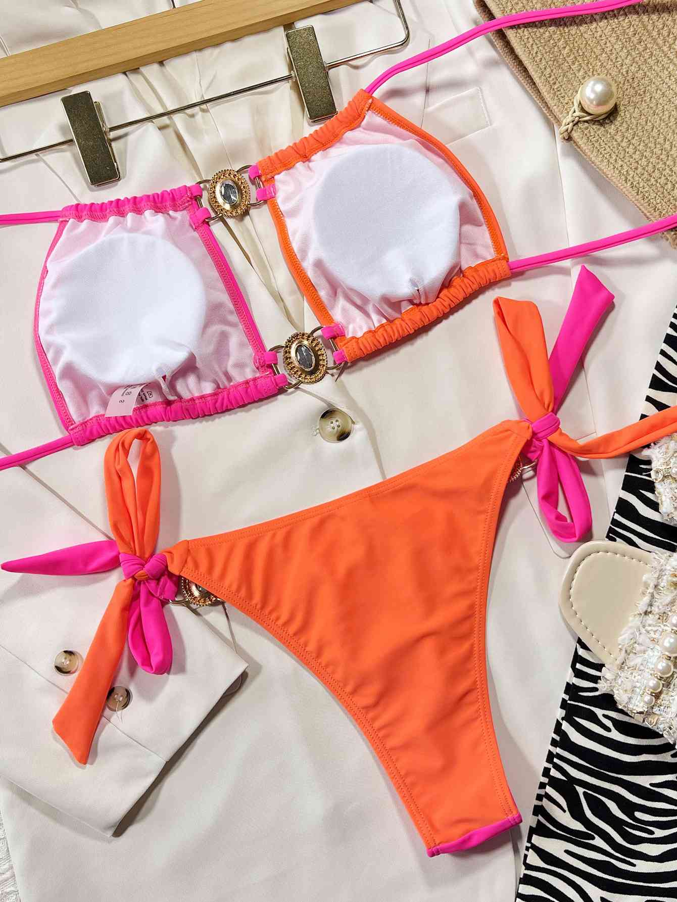 Conjunto de bikini con cuello halter atado en bloques de color