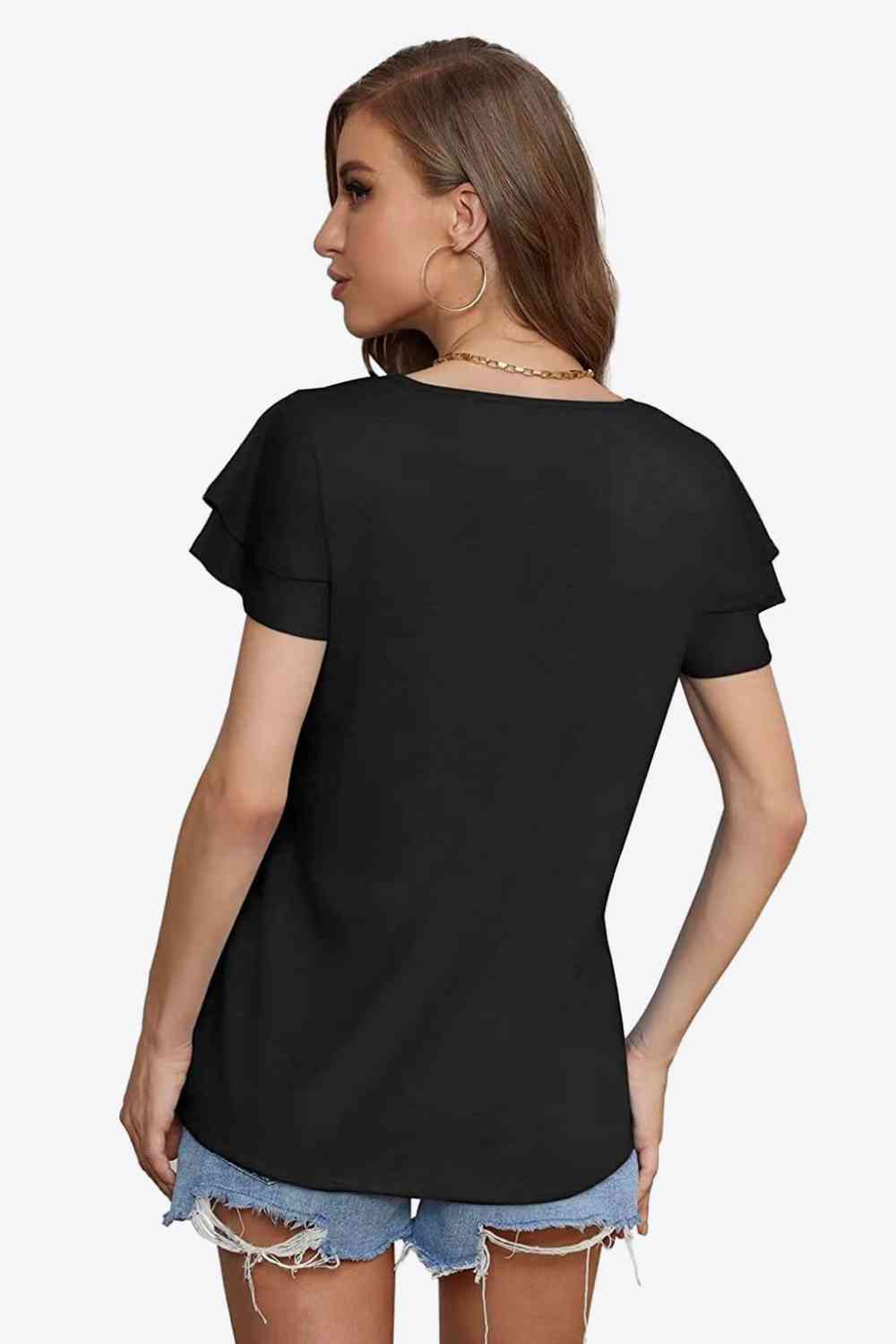 Blusa con mangas acampanadas y capas con cuello anudado