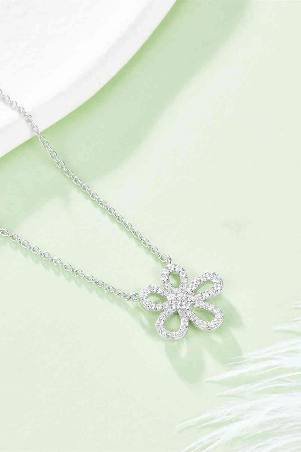 Collier avec pendentif fleur de moissanite en argent sterling 925