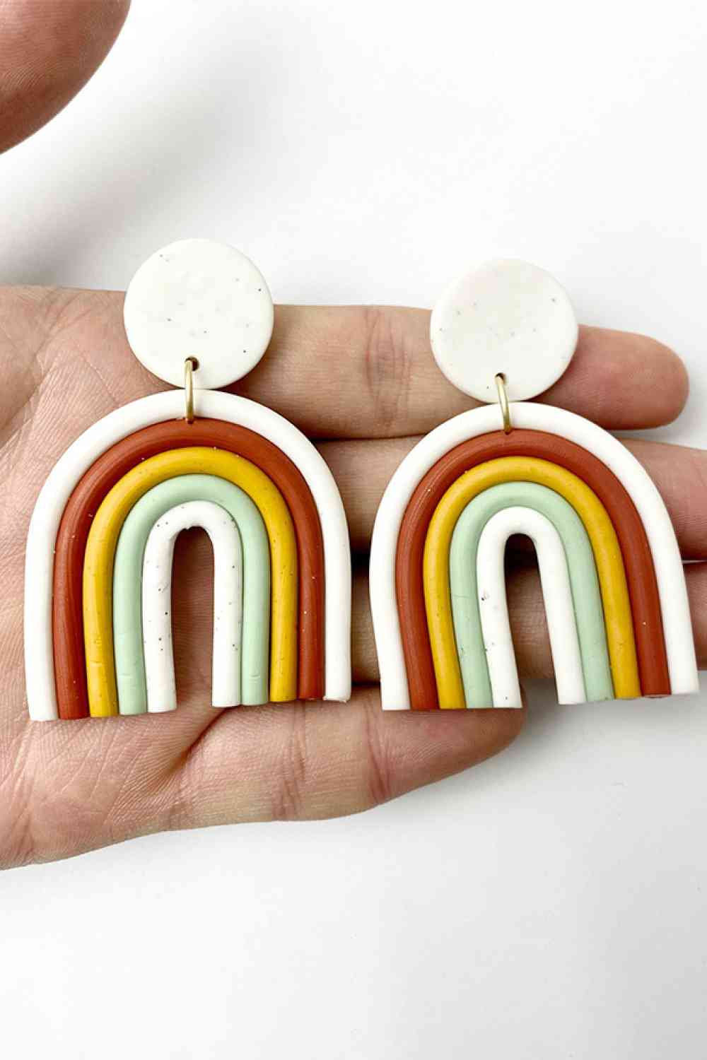 Boucles d'oreilles pendantes en forme d'arc-en-ciel