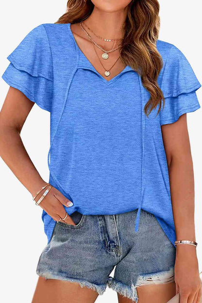 Blusa con mangas acampanadas y capas con cuello anudado