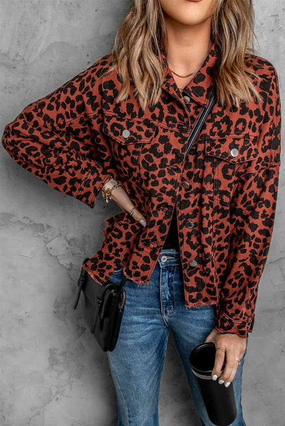 Chaqueta con dobladillo sin rematar y estampado de leopardo de Double Take