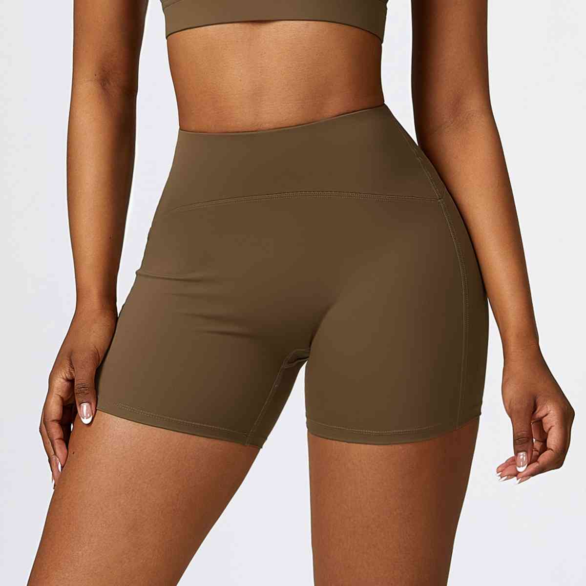 Short de sport coupe slim à large ceinture