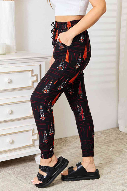 Leggings Depot Joggers con estampado de árboles navideños de tamaño completo