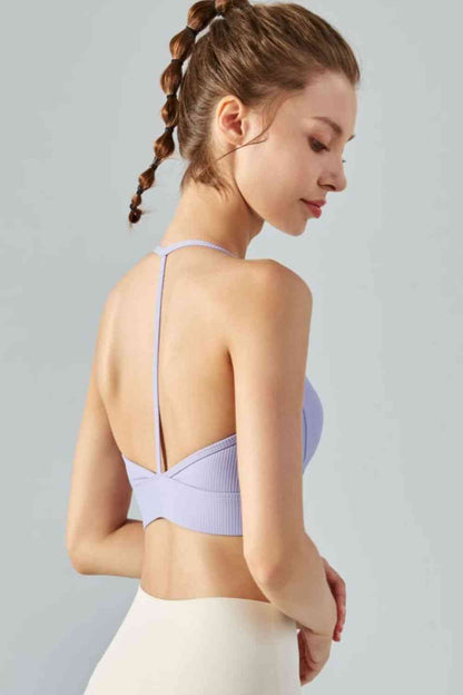 Cami deportivo corto con cuello halter y espalda abierta de canalé