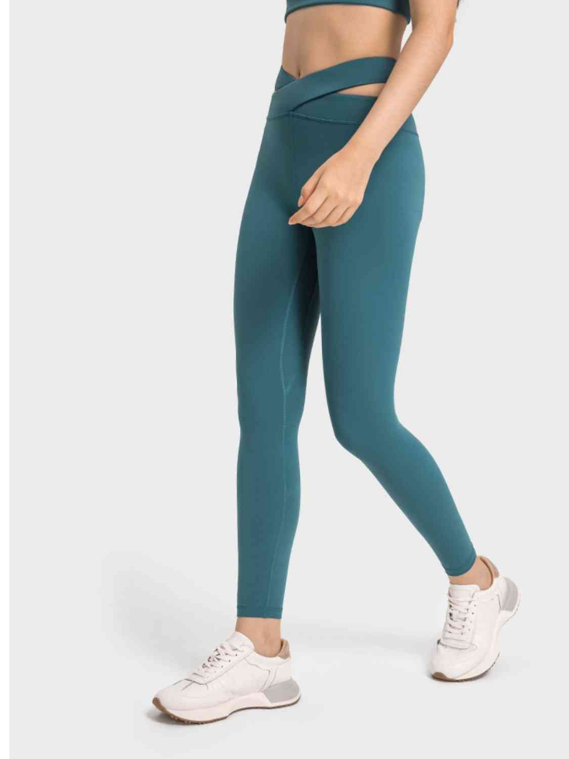 Leggings deportivos con aberturas cruzadas