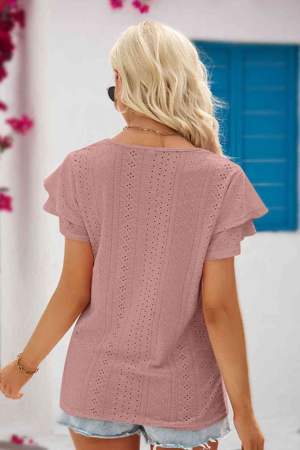 Blouse à manches flottantes et col noué à œillets