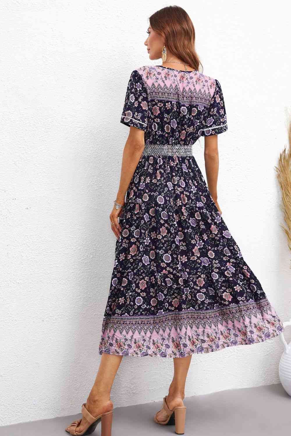 Vestido midi bohemio de manga corta con cuello en V