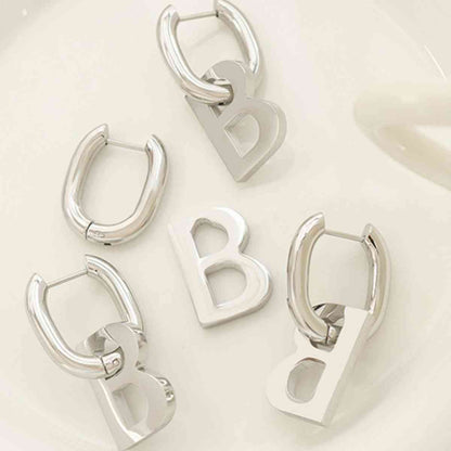 Boucles d'oreilles lettre B en acier titane