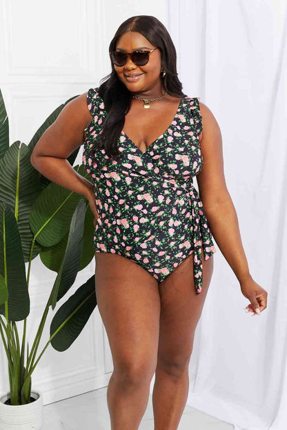 Marina West Swim Traje de baño de una pieza con estampado floral y flotador de tamaño completo con volantes