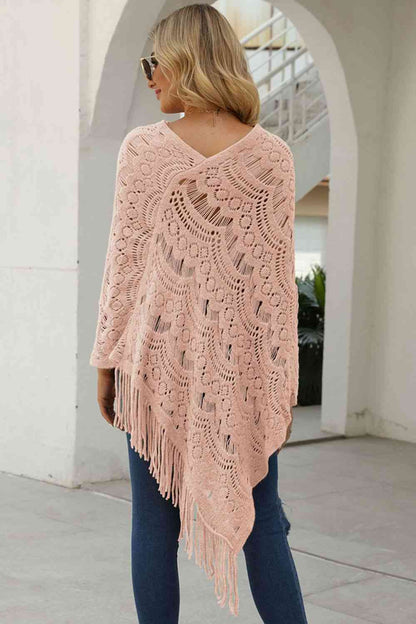 Poncho en tricot à franges et col en V