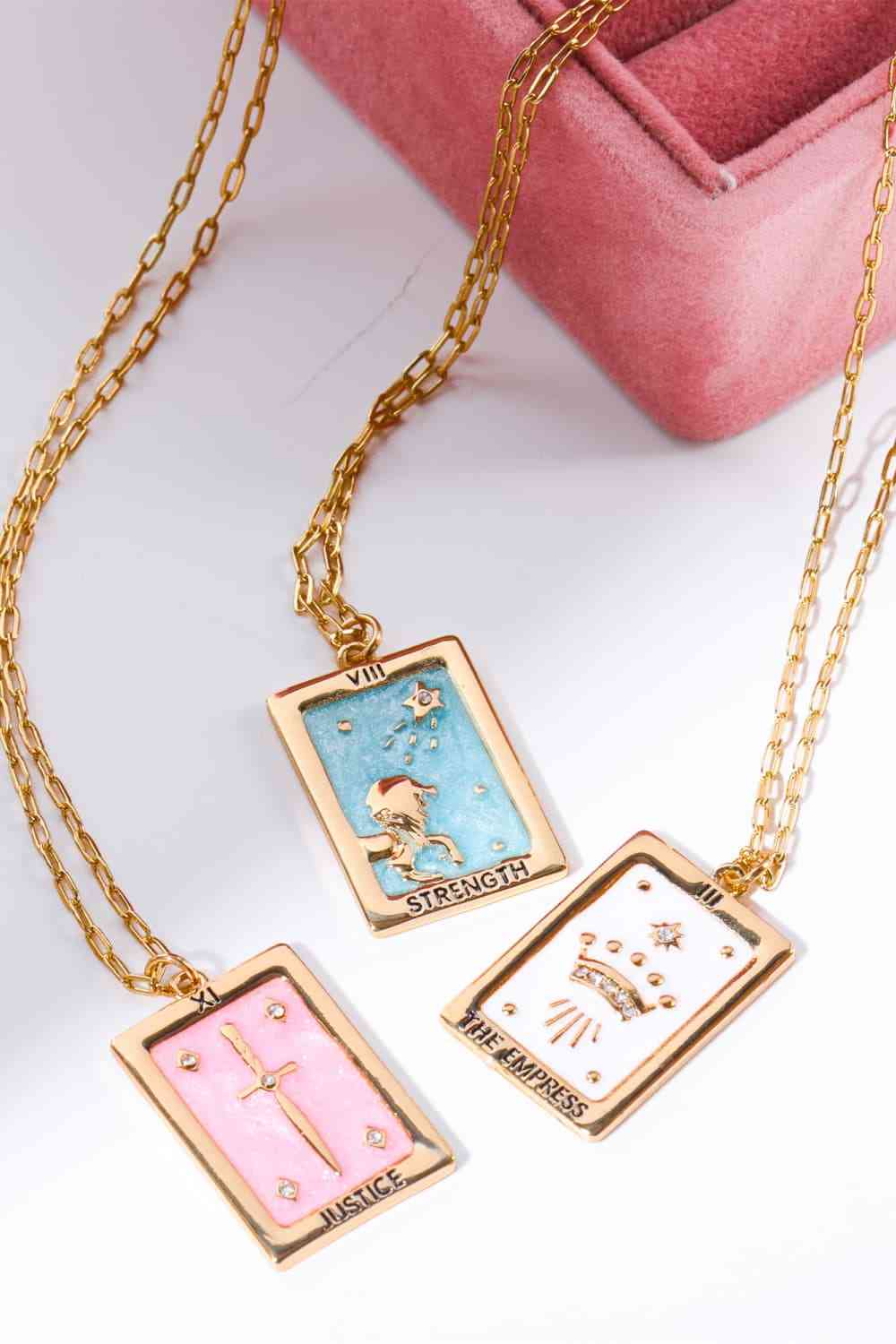 Collar de cobre con colgante de carta del tarot