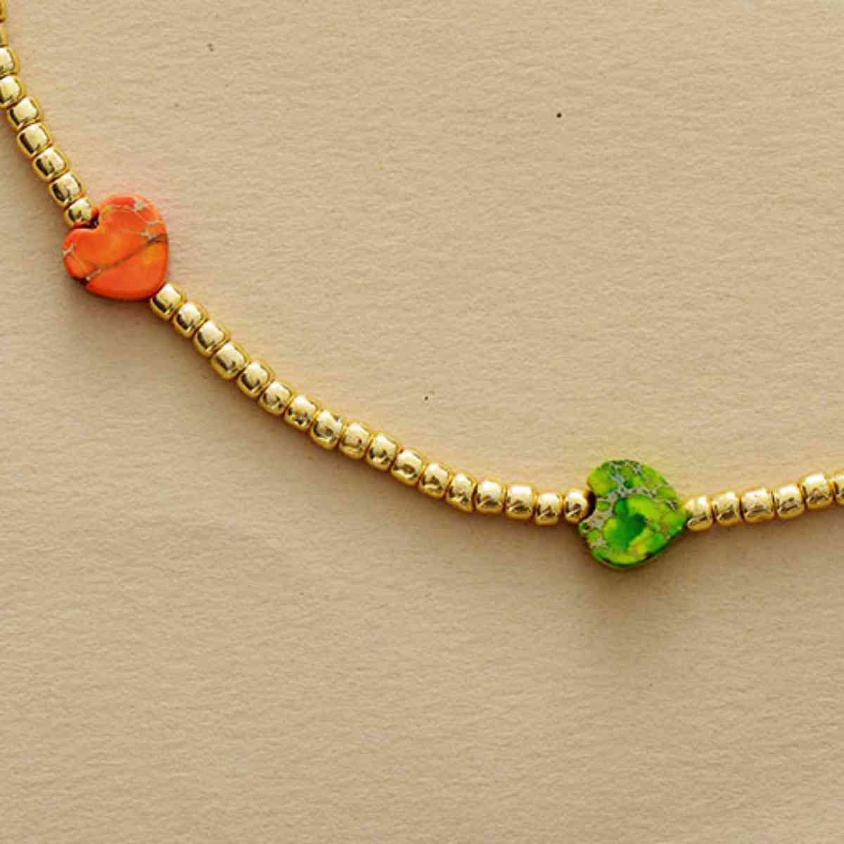 Collar de piedra natural en forma de corazón