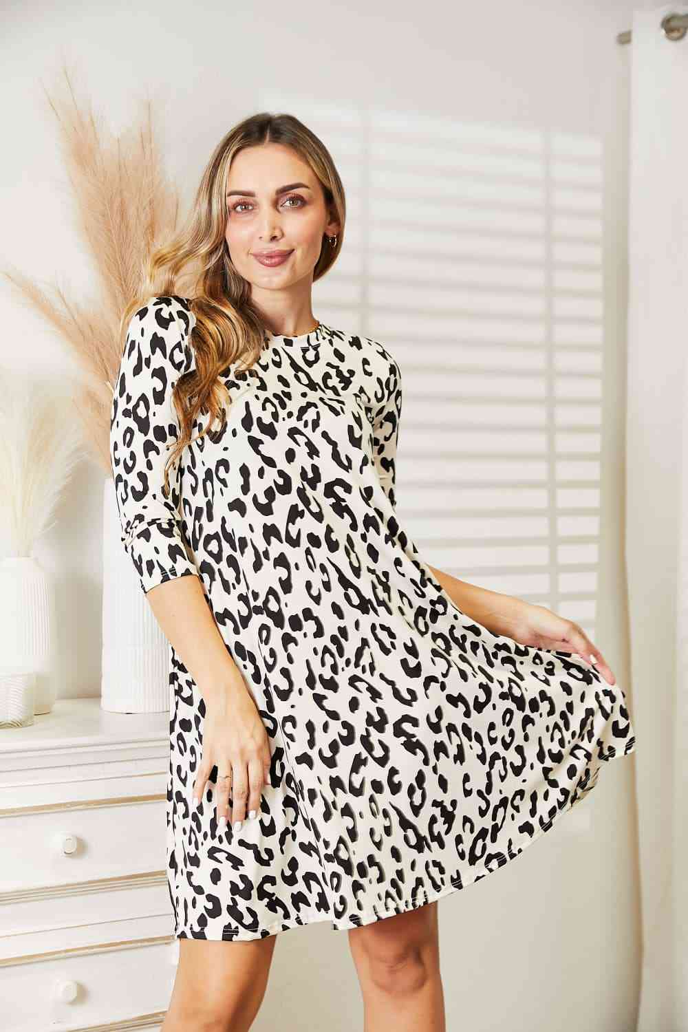 Celeste Vestido de manga tres cuartos de leopardo de tamaño completo con bolsillos