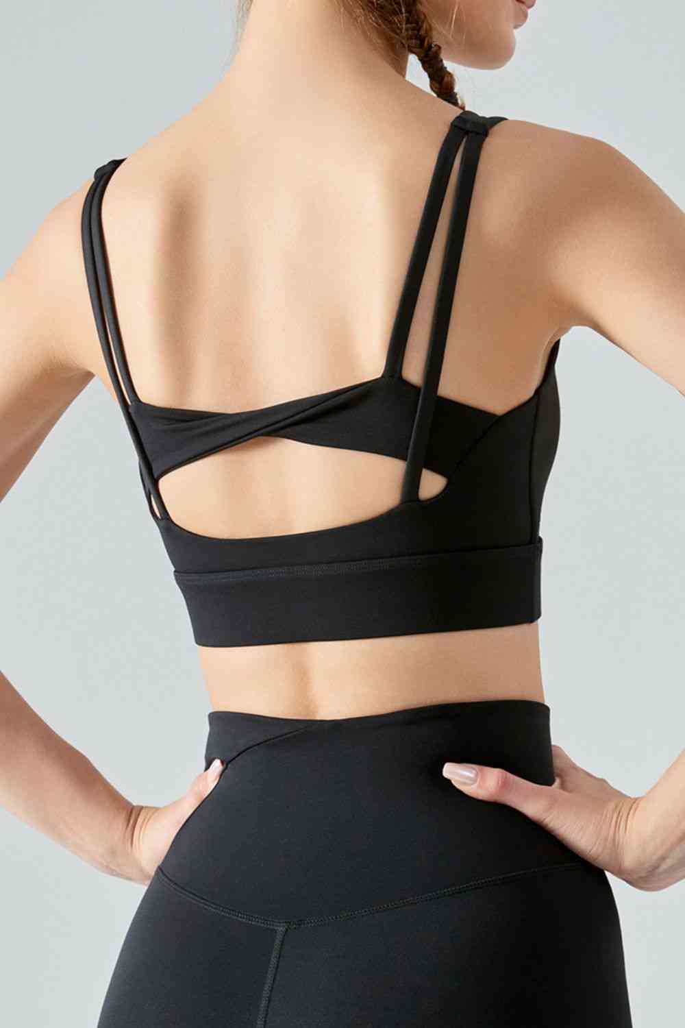 Soutien-gorge de sport à fausses couches torsadées et découpées dans le dos