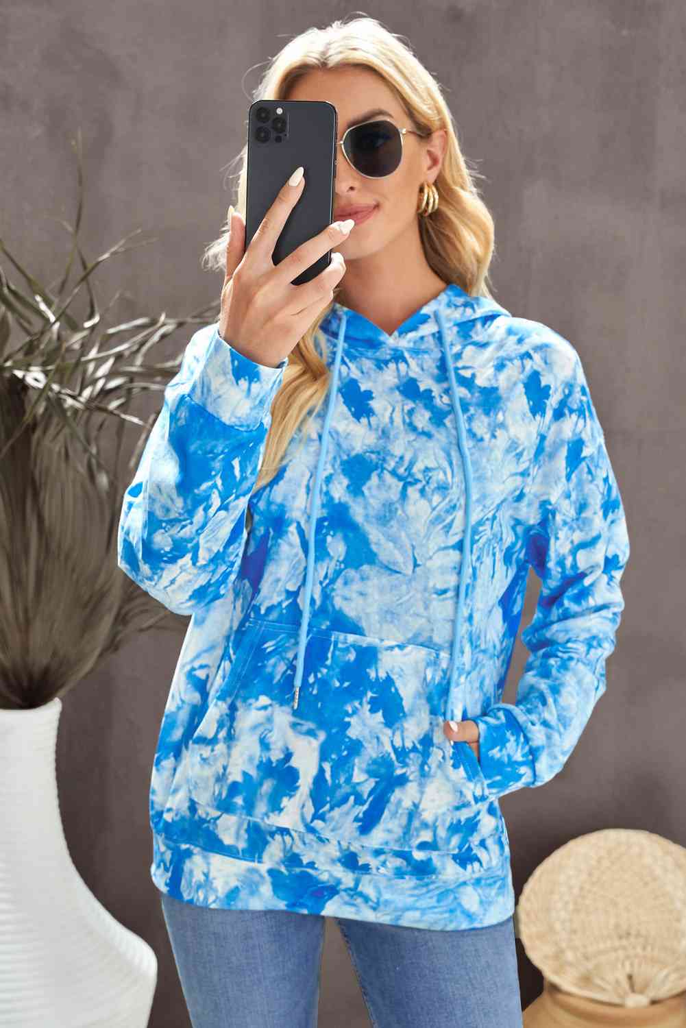 Sweat à capuche tie-dye avec cordon de serrage et poche