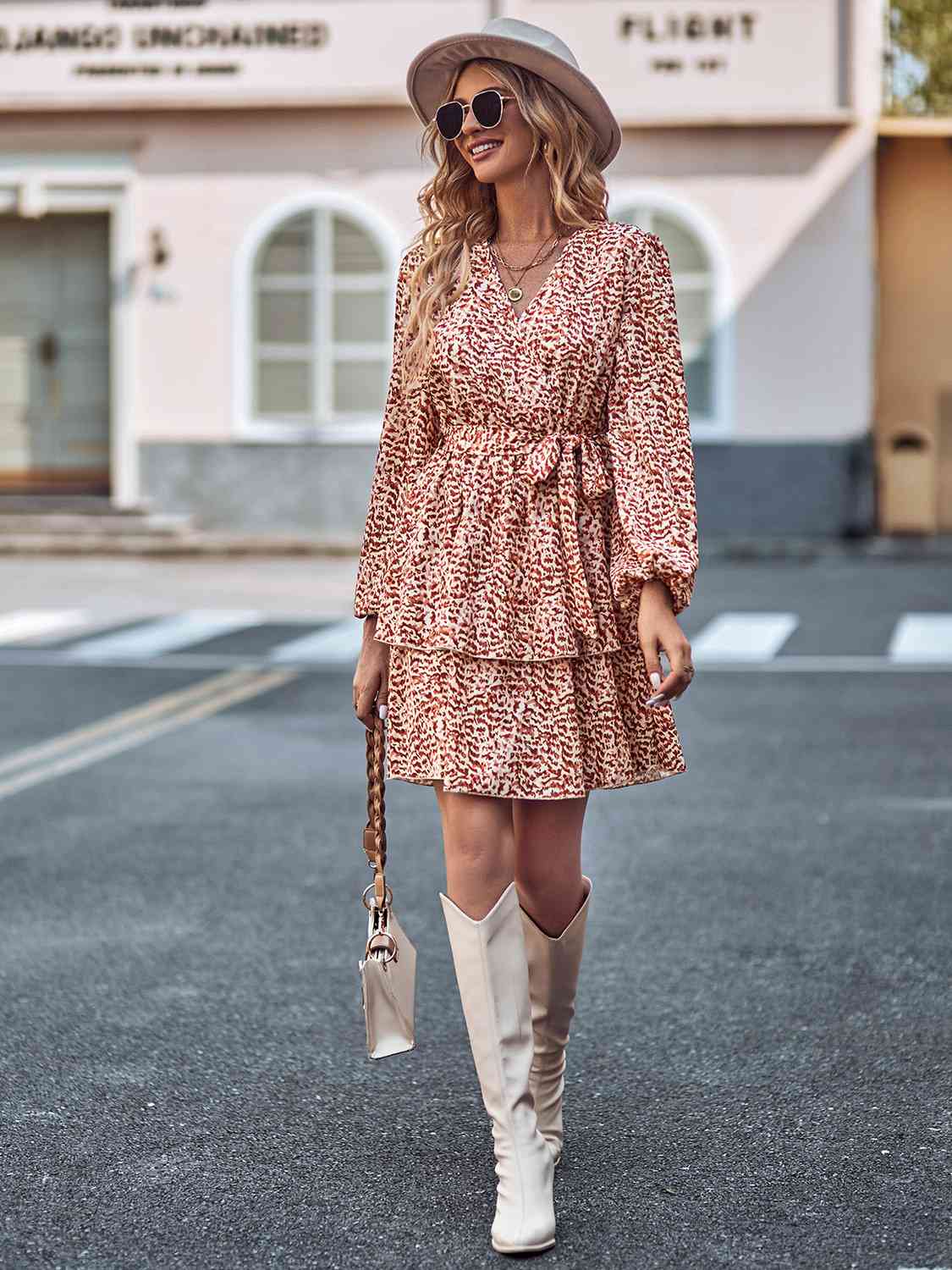 Robe superposée à manches longues et nouée à la taille