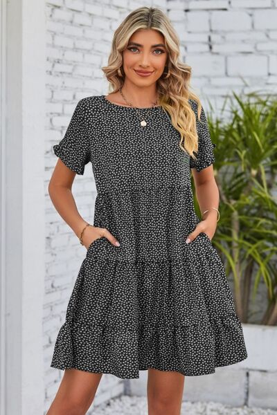 Vestido escalonado con cuello redondo y lunares