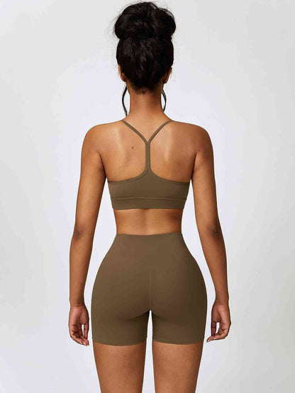 Ensemble soutien-gorge de sport et short à large ceinture