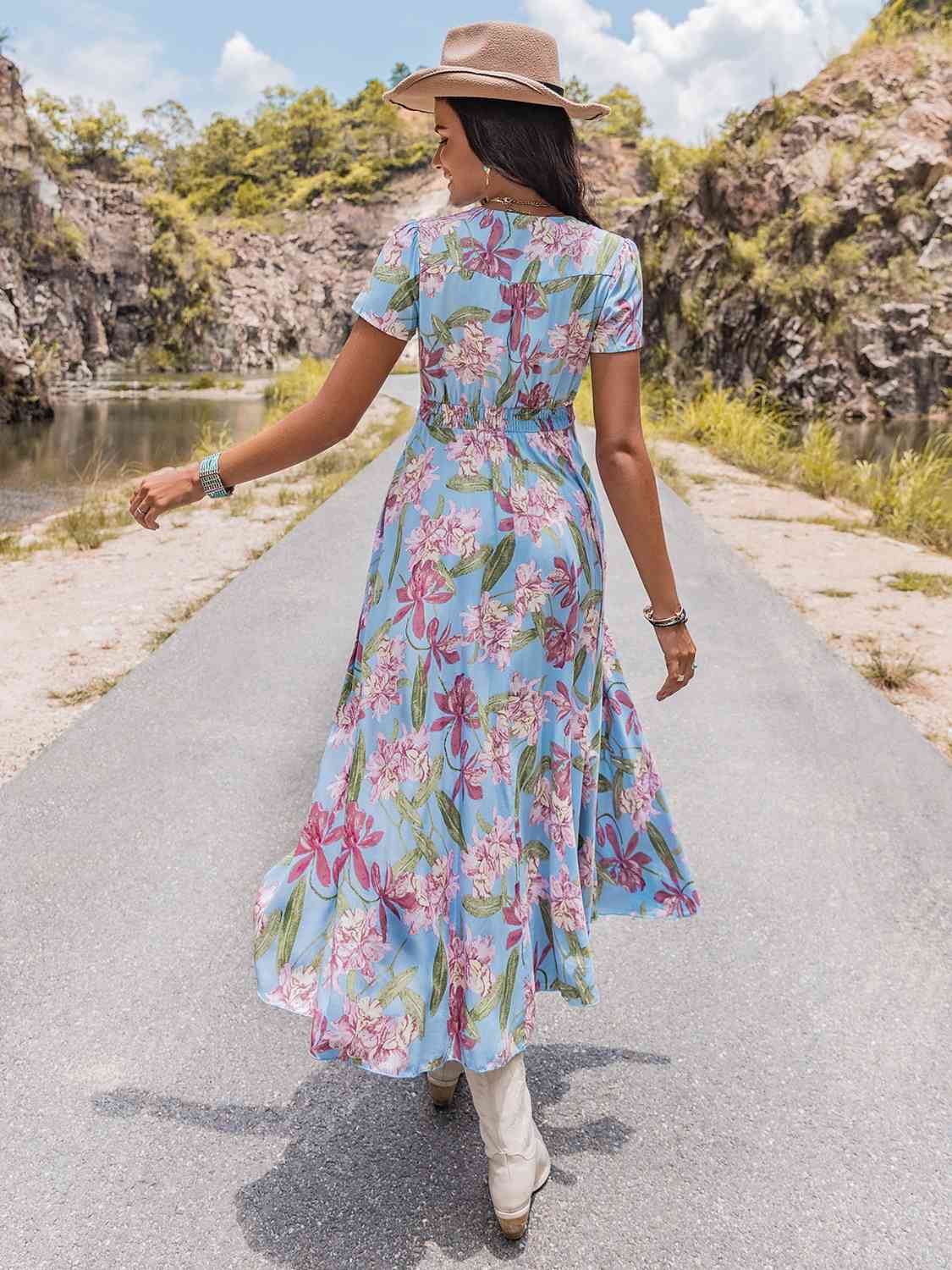 Robe fendue fleurie à col en V