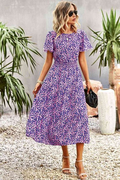 Vestido midi escalonado con mangas abullonadas y estampado floral