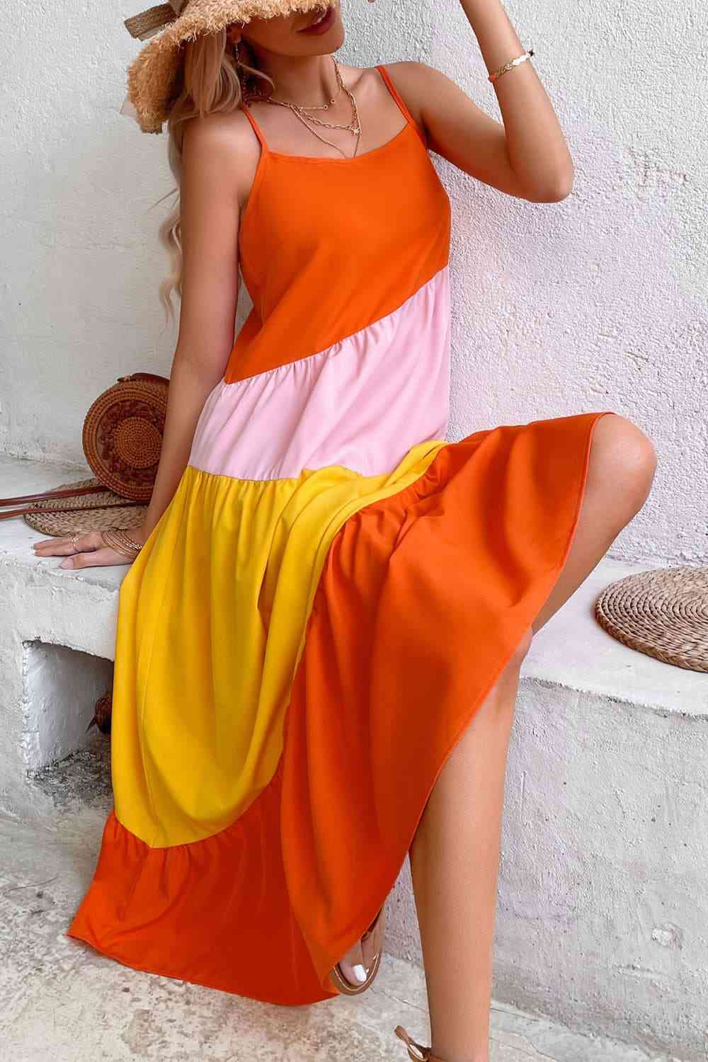 Vestido midi con tirantes finos y bloques de color