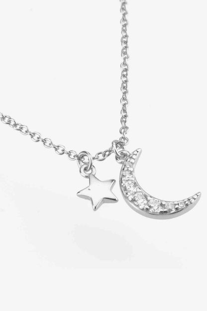 Collar con colgante de estrella y luna de circonitas