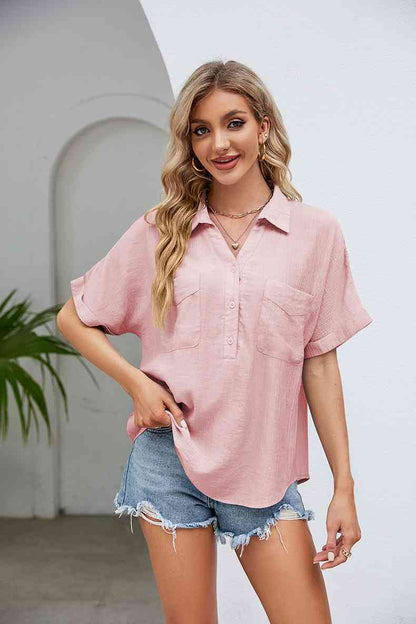 Blusa con cuello Johnny y medio botón