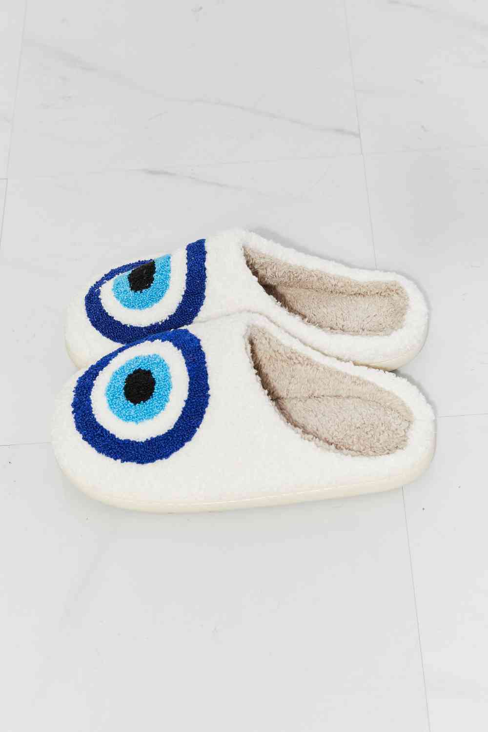 Pantuflas de felpa con ojos de MMShoes