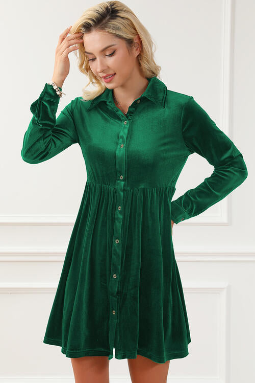 Robe chemise froncée à manches longues et col boutonné