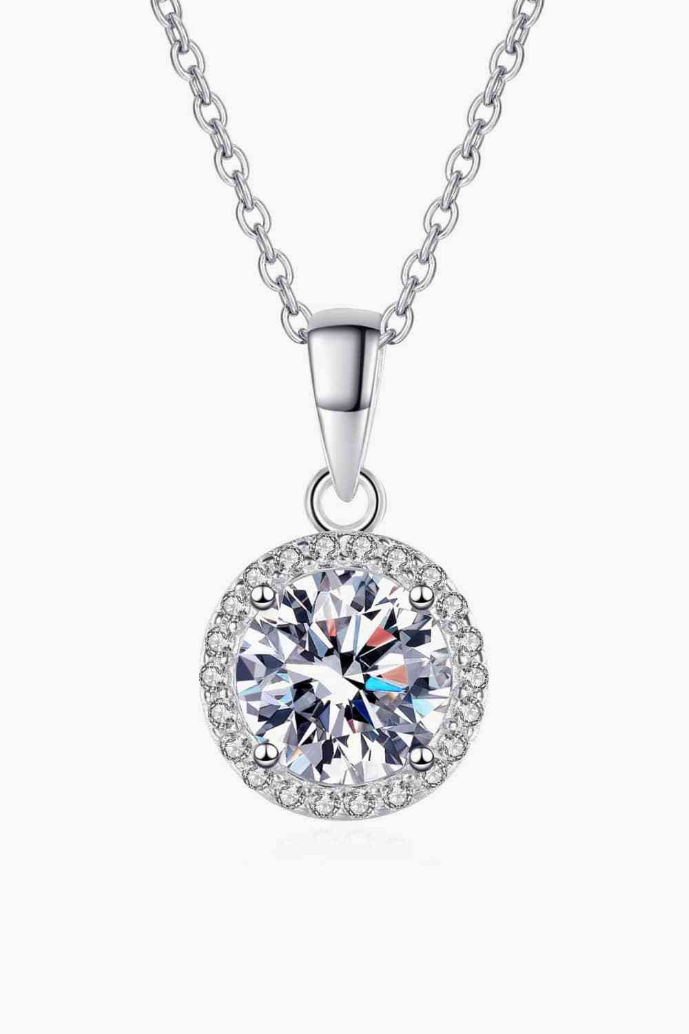 Adored Chance to Charm Collier avec pendentif rond en moissanite 1 carat