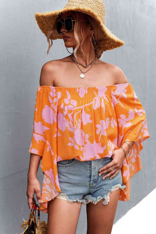 Blusa floral con hombros descubiertos y mangas acampanadas