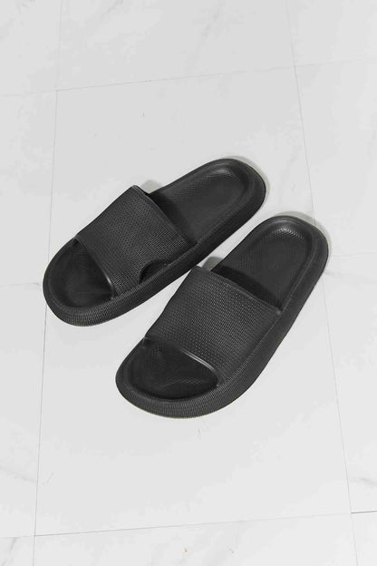 MMShoes Arms Around Me Slide à bout ouvert en noir