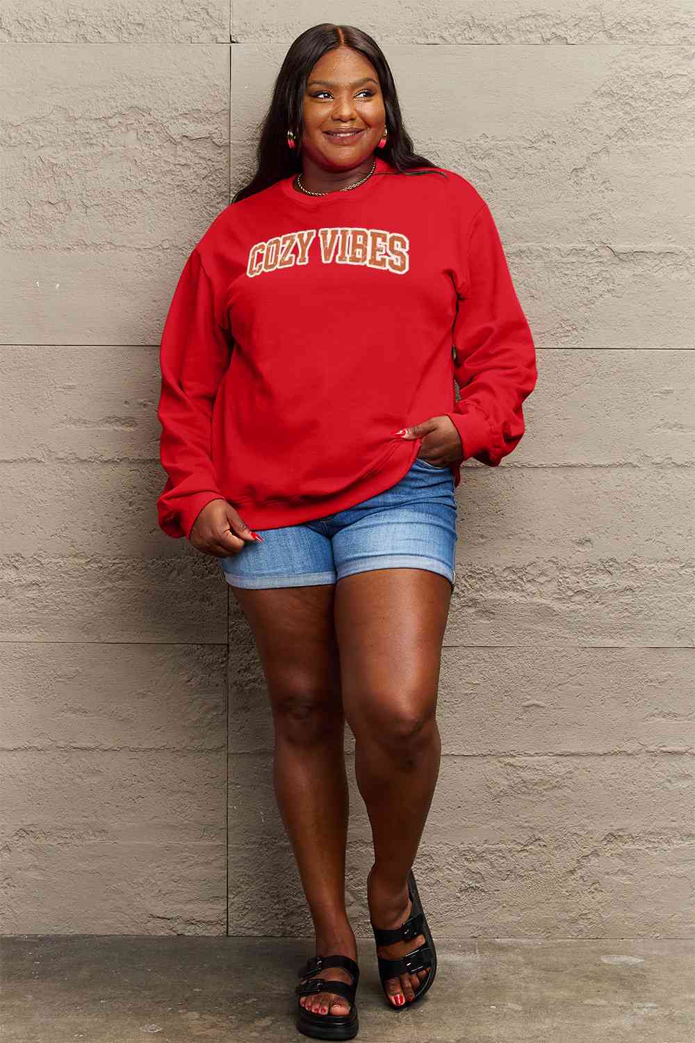 Simply Love Sweat-shirt graphique COSY VIBES pleine taille